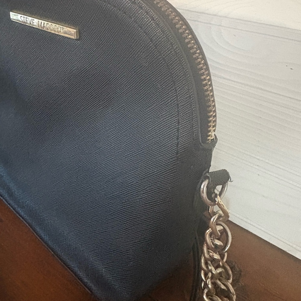 Steve Madden Elegant Black Crossbody Bag - Picture 2 of 5